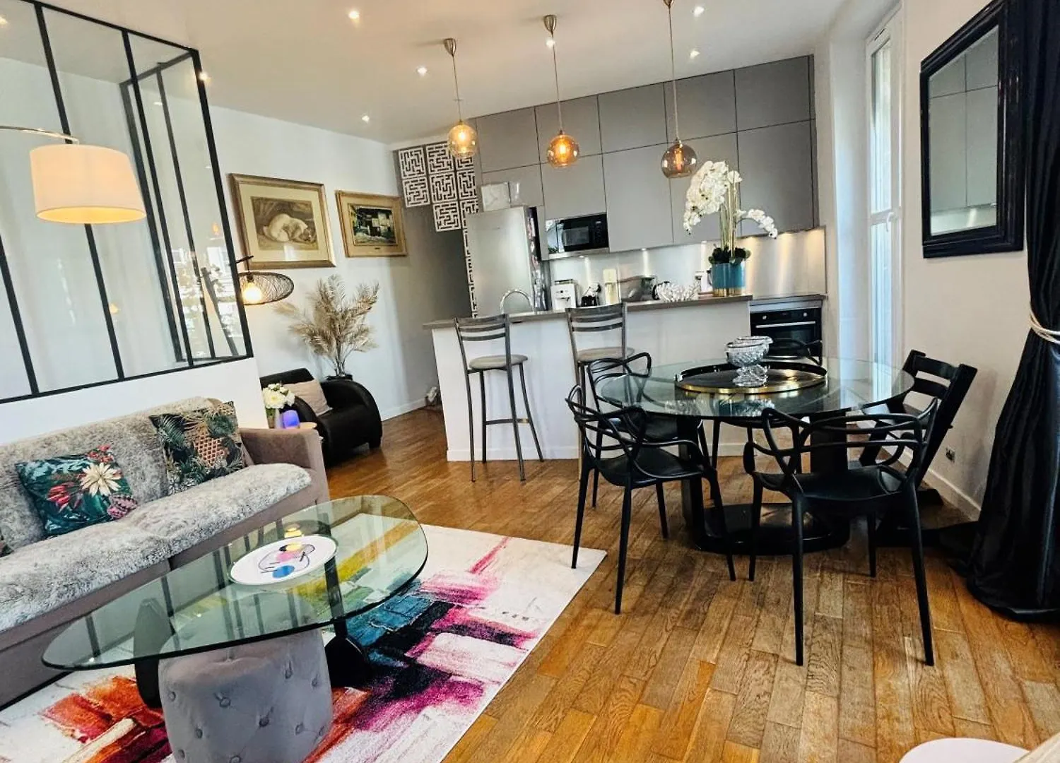 Modern Cozy Flat In The Marais Parking * Parigi